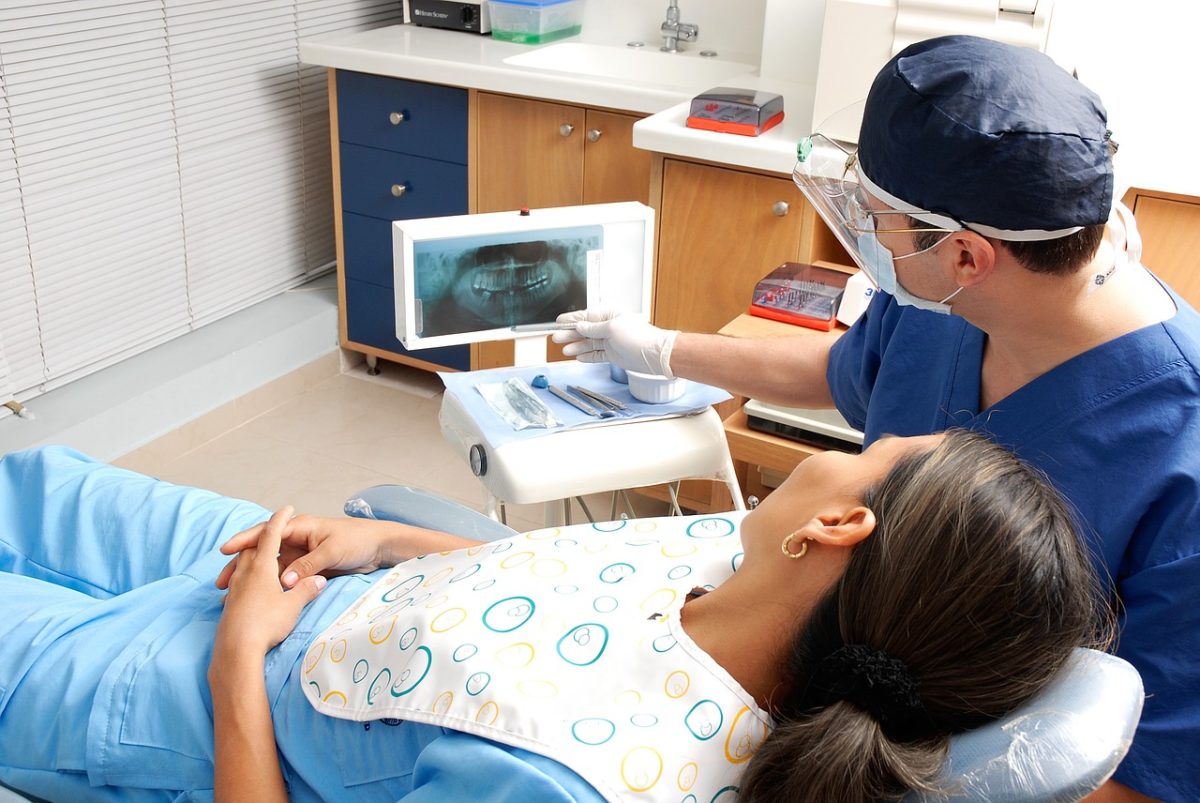 Dzisiejsza technologia używana w salonach stomatologii estetycznej zdoła sprawić, że odzyskamy śliczny uśmiech.